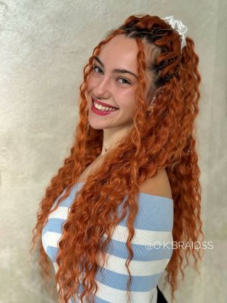 Neviem ako vám, ale mne ryšavé brčky vždy pripomínajú rozprávku Neskrotná 🥰 Musím však uznať, že jej tento účes neskutočne...