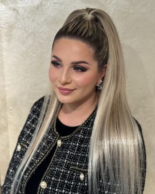 Vysoký hladký cop – klasika, ktorá nikdy neomrzí.🤍 Elegantný, nadčasový a ideálny na plesy, svadby, vianočné fotenia,...